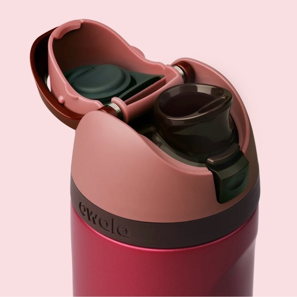 ♥️ RARE Special Edition Owala FreeSip 24oz Poinsettia Metallic Red - Picture 2 of 6